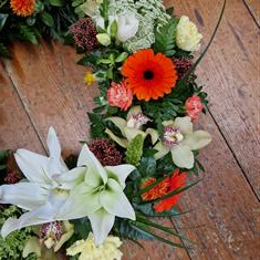  Clustered modern Wreath 